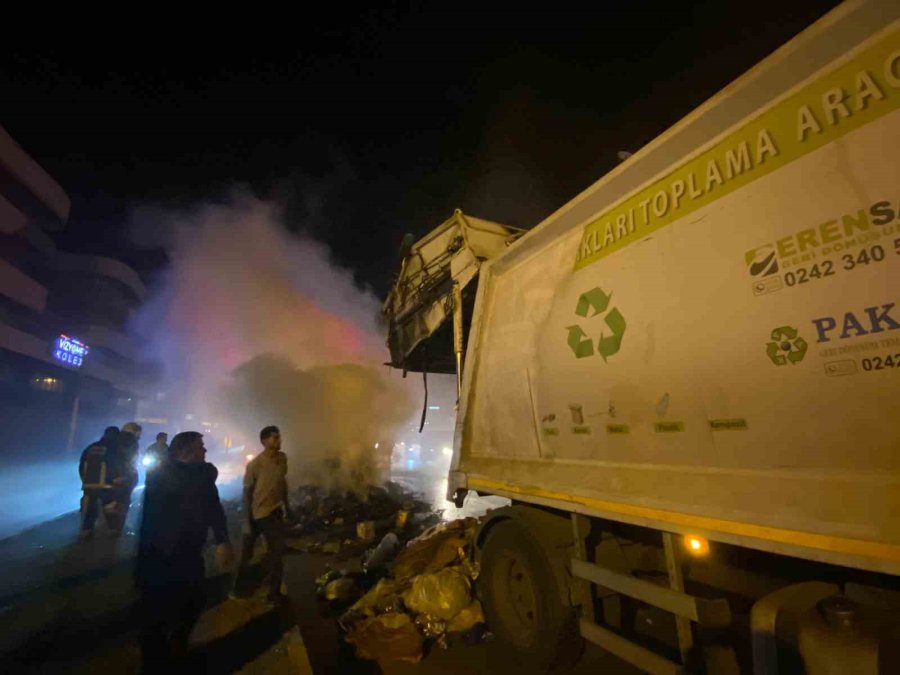 Antalya’da Geri Dönüşüm Kamyonundaki Atıklar Alev Aldı, Dumanlar Sürücülere Zor Anlar Yaşattı