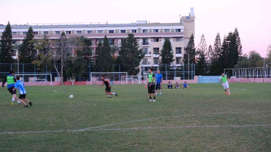 Belediye Personeli Dostluk Maçıyla Hem Eğlendi Hem Stres Attı