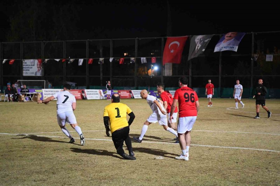 Mahalleler Arası Futbol Turnuvasında Heyecan Sürüyor