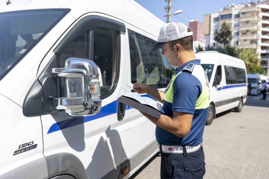 Mersin’de Zabıta Ekipleri Okul Servislerini Denetliyor