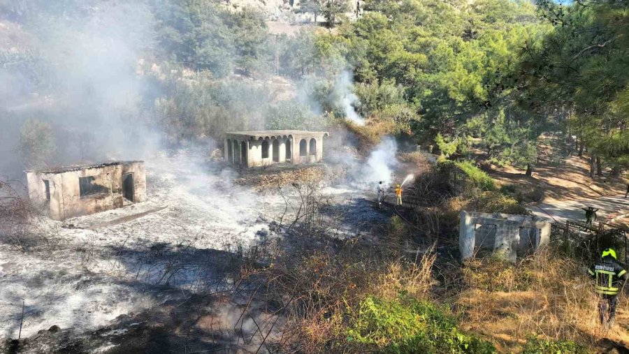 Mersin’in Anamur İlçesinde Çıkan Yangın Kontrol Altına Alındı