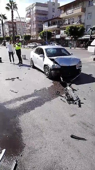 Yasağa Rağmen Dönmeye Kalktı: Kaza Anı Güvenlik Kamerasına Yansıdı