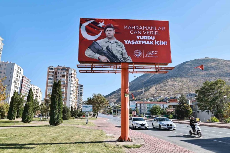 Başkan Yalçın; Sevincini Ömer Halisdemir’li Görselle Yansıttı