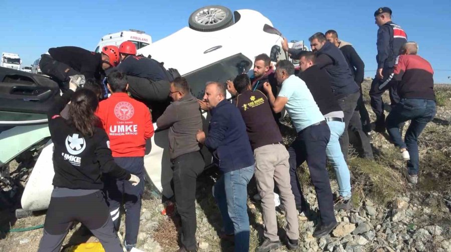 Can Pazarının Yaşandığı Ölümlü Kazada Aracı Devrilmesin Diye Vatandaşlar Tuttu