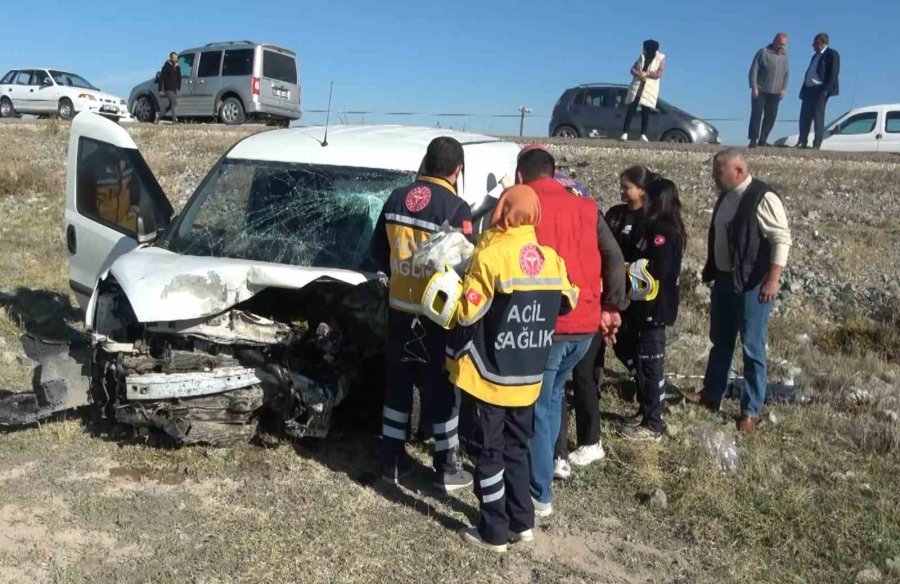 Can Pazarının Yaşandığı Ölümlü Kazada Aracı Devrilmesin Diye Vatandaşlar Tuttu