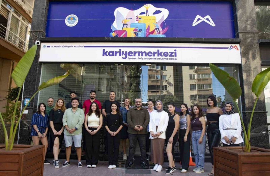 Kariyer Merkezi, Öğrencileri İş Dünyasına Hazırlıyor