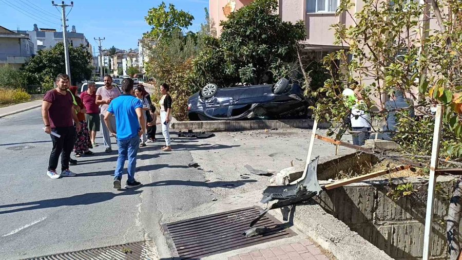 İstinat Duvarına Çarptı, Bahçeye Uçup Ters Döndü