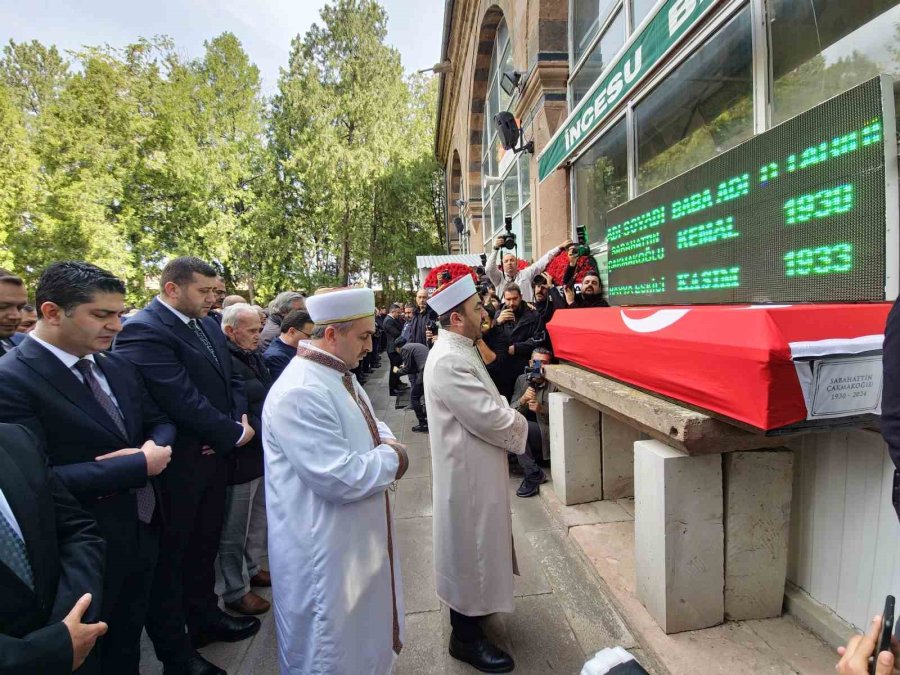 Eski Bakan Çakmakoğlu Son Yolculuğuna Uğurlandı