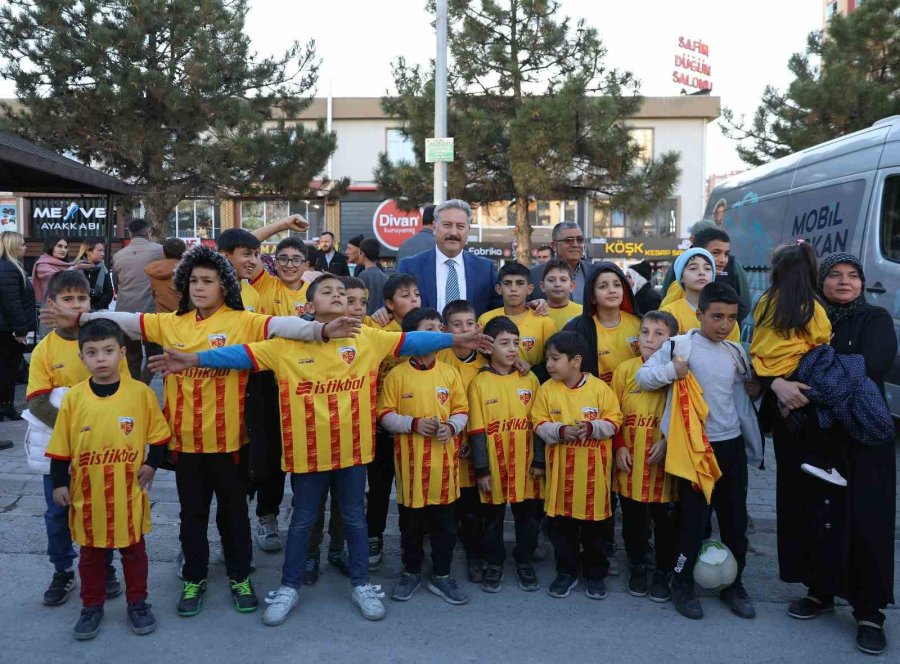 Mobil Başkan Tınaztepe’de İlgiyle Karşılandı