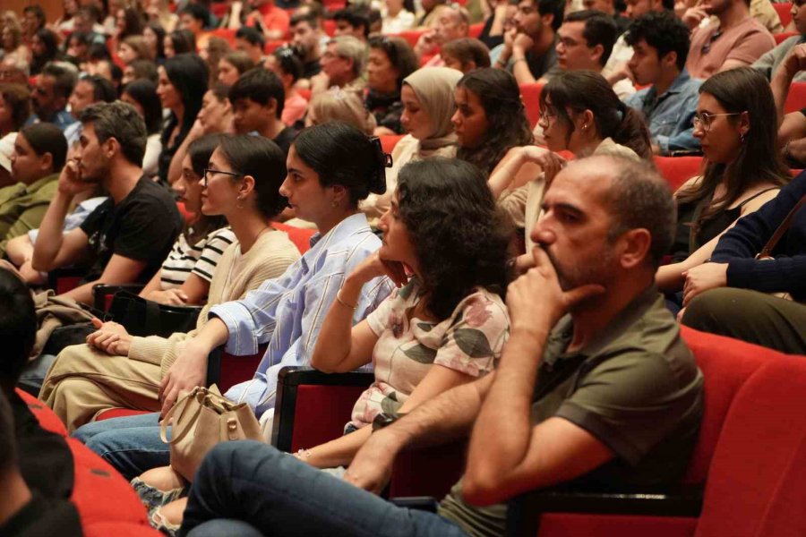 İlber Ortaylı’dan Gençlere Tavsiyeler: "kendinizi Yetiştirin, Okuyun, Dil Öğrenin, Gezin"