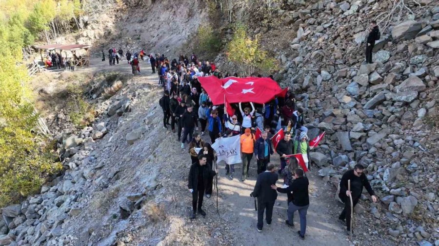 Başkan Özdoğan, Ortaseki Ormanları’nda Cumhuriyet Yürüyüşü’nde