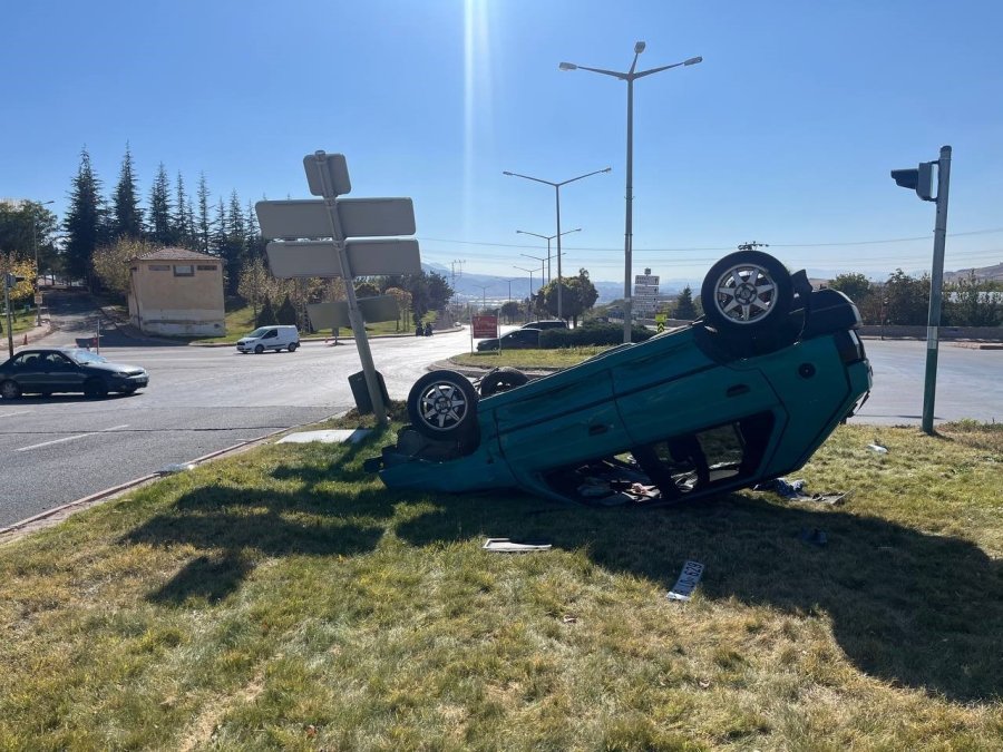 Tırla Çarpışan Otomobil Takla Attı: 1’i Ağır 4 Yaralı