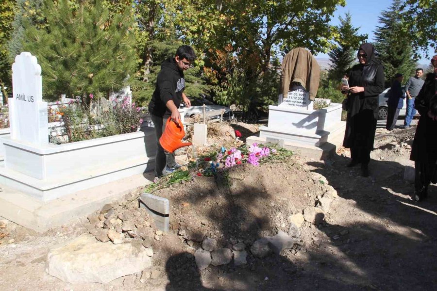 Konya’da Öğretmen Kocası Tarafından Öldürülen Öğretmene Veda