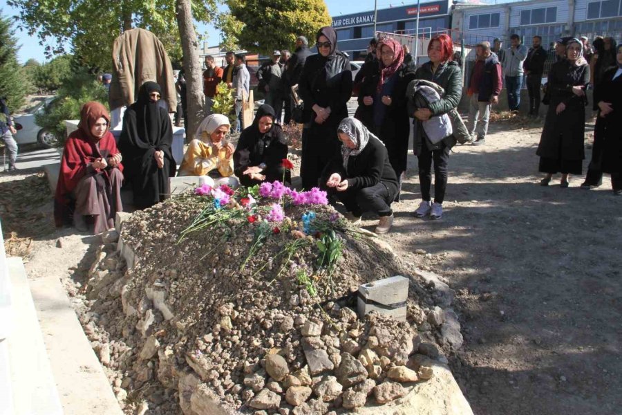 Konya’da Öğretmen Kocası Tarafından Öldürülen Öğretmene Veda