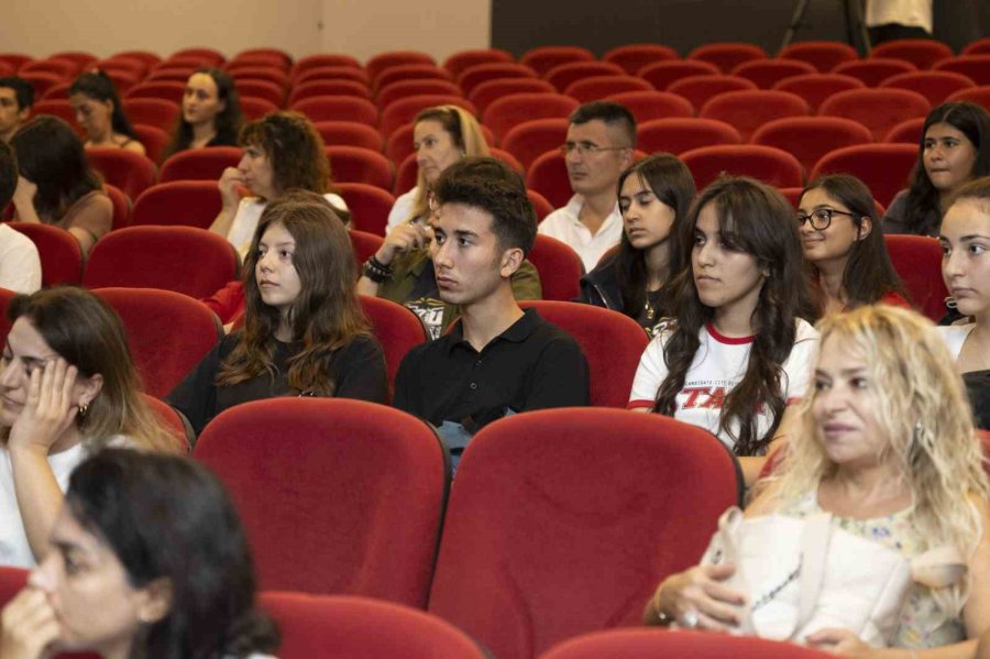 Mersin’de ’yaşar Kemal Sanat Günleri’ Paneli Düzenlendi