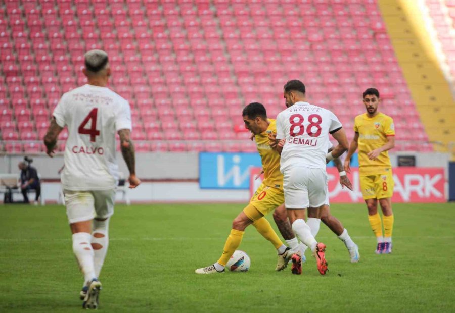 Trendyol Süper Lig: Hatayspor: 0 - Kayserispor: 0 (ilk Yarı)