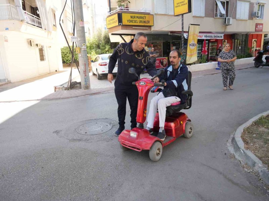 Hataylı Engelli Depremzedenin Akülü Araba Hayali Dolandırıcı İle Son Buldu