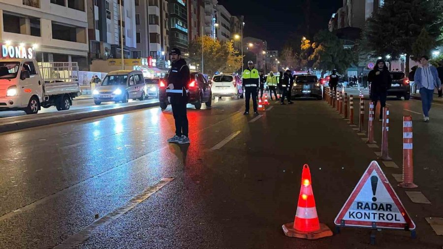 Eskişehir’de ‘narkoalan’ Uygulamasında Yüzlerce Araç Ve Kişi Denetlendi