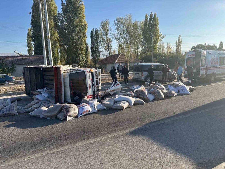 Konya’da Kamyonetle Hafif Ticari Araç Çarpıştı: 3 Yaralı