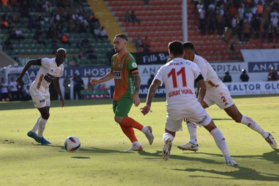 Trendyol Süper Lig: Alanyaspor: 1 - Antalyaspor: 0 (ilk Yarı)