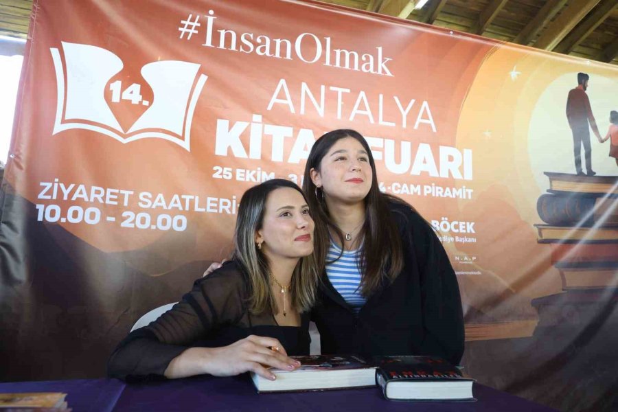 Antalya Kitap Fuarı’nda Genç Yazarlar Okurlarıyla Buluştu