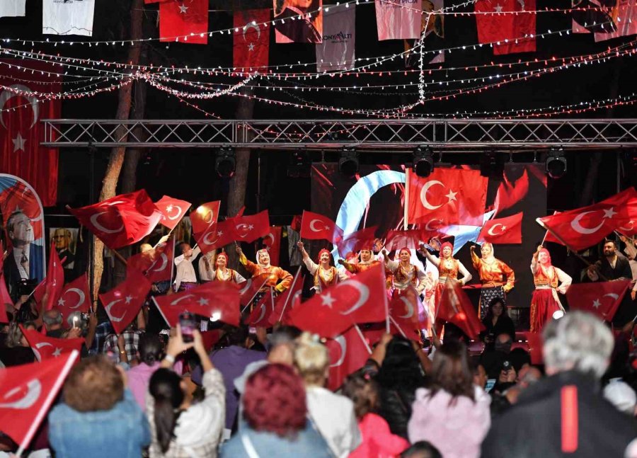 Konyaaltı Belediyesi, Cumhuriyet’i Hayatpark’ta Kutladı