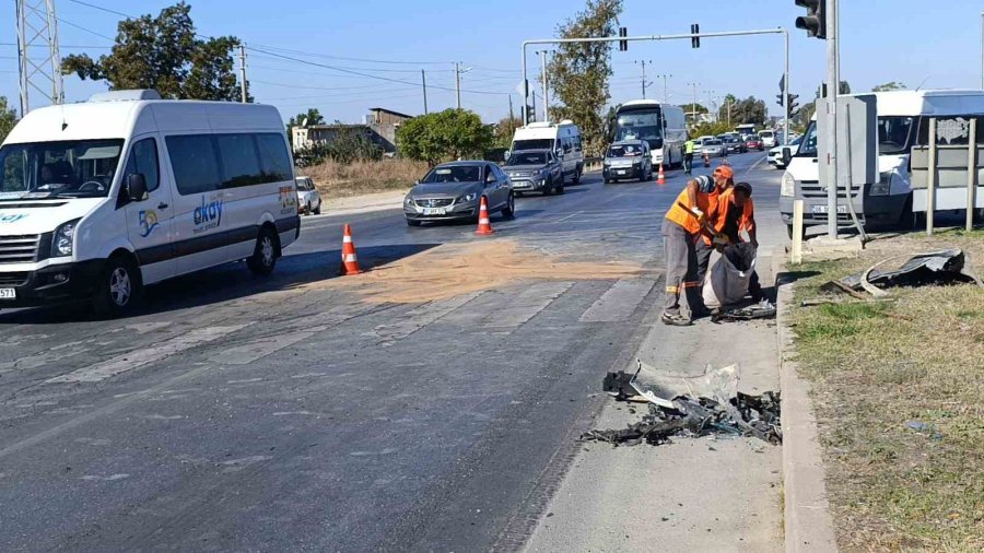 Arızalanan Trafik Işıkları Kazaya Sebep Oldu: 5’i Çocuk, 9 Yaralı