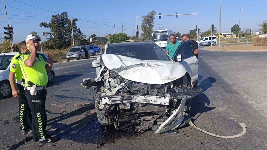 Arızalanan Trafik Işıkları Kazaya Sebep Oldu: 5’i Çocuk, 9 Yaralı