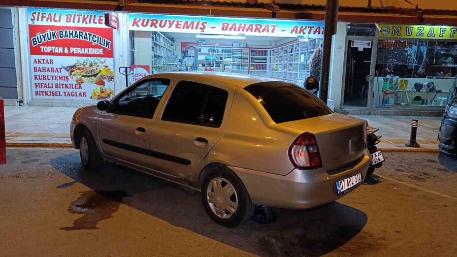 Otomobil İle Çarpışan Motosikletin Sürücüsü Kask Sayesinde Hafif Yaralandı