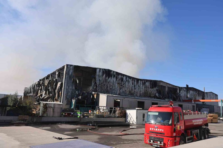 Konya’da Korkutan Fabrika Yangını