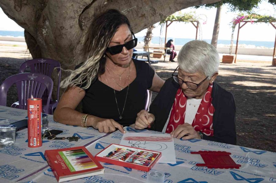 Alzheimer Hastaları Cumhuriyet Bayramı’nı Kutladı