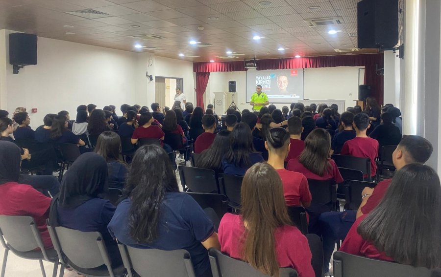 Mersin Polisinden Öğrencilere Güvenli Trafik Eğitimi