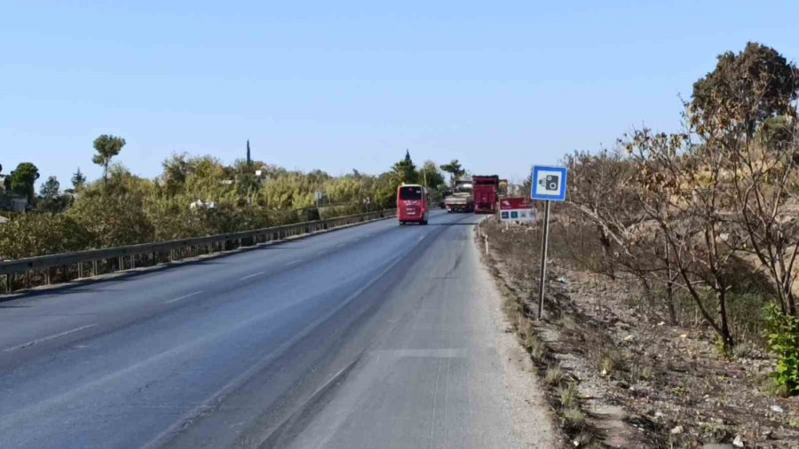 Kamyon Önüne Aldığı Otomobili 500 Metre Sürükledi