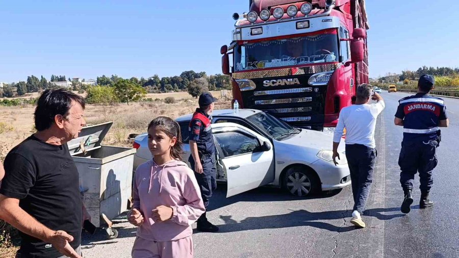 Kamyon Önüne Aldığı Otomobili 500 Metre Sürükledi