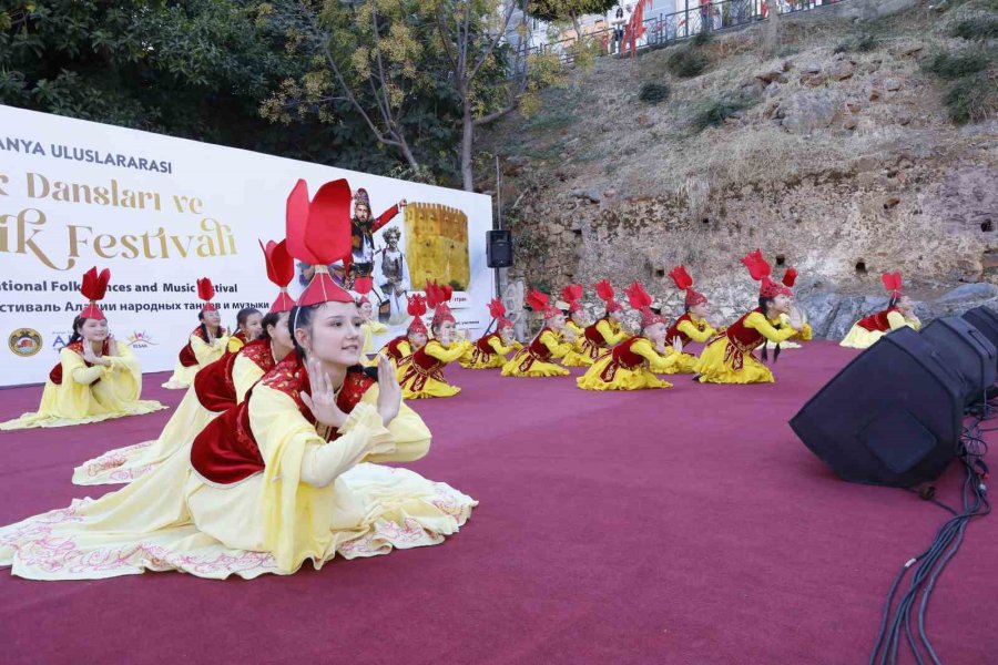 Alanya’da Dans Ve Müzik Dolu Festival