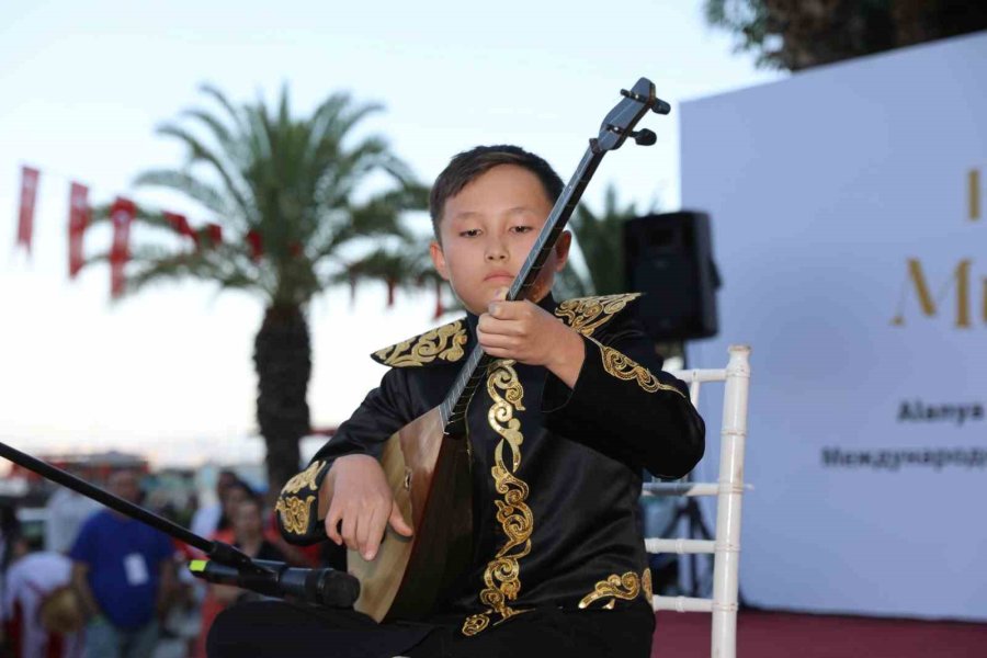 Alanya’da Dans Ve Müzik Dolu Festival