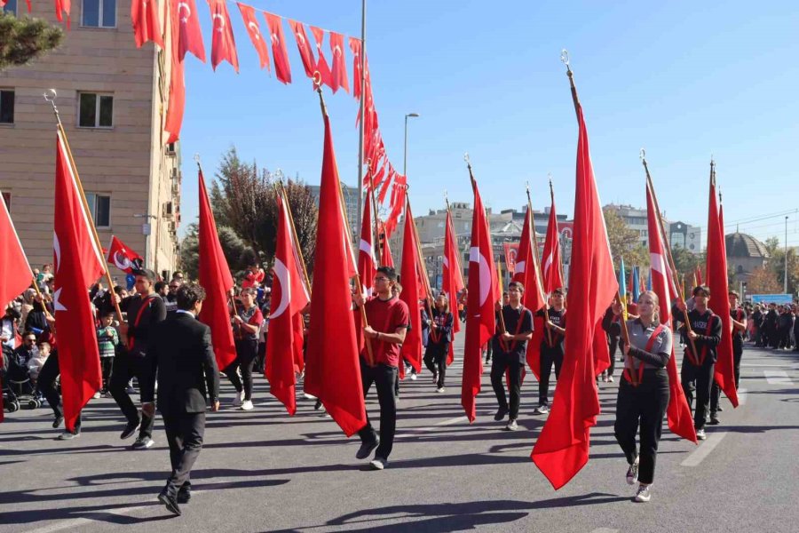 Kayseri’de Dev Sıcak Hava Balonlu 29 Ekim Kutlaması