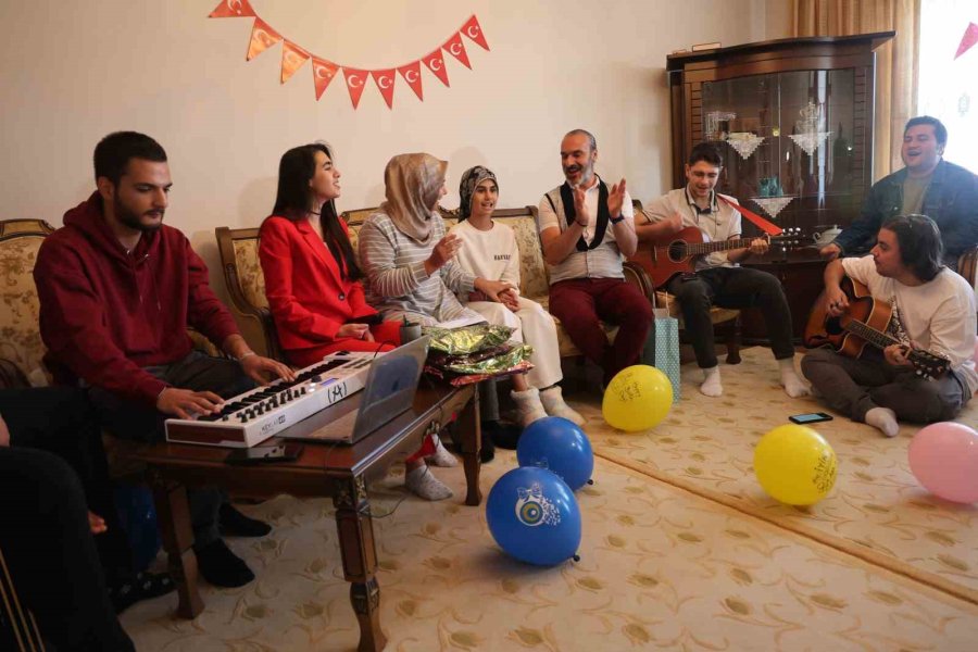 14 Yaşındaki Fatma Zehra Lösemi Hastalığını Yendiği Gün, 3 Bayramı Bir Anda Kutladı