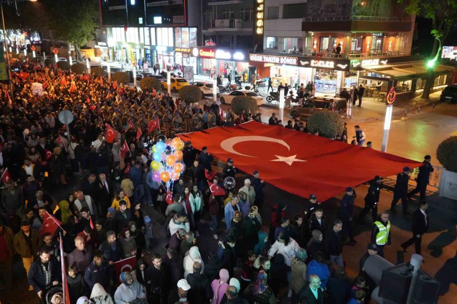 29 Ekim Cumhuriyet Bayramı’nda Niğde’de Fener Alayı Düzenlendi