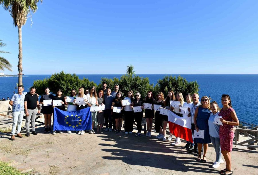 Erasmus Projesi İle Antalya’ya Gelen Gençler, Muratpaşa’dan Sertifikalarını Aldı