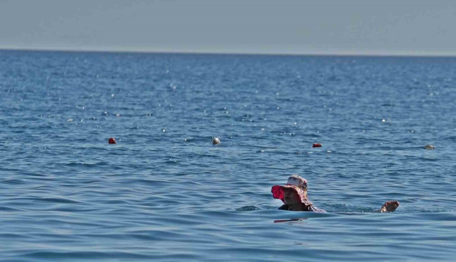 Antalya’dan Ekim Sonunda Yaz Ayı Tadında ’kıskandıran’ Görüntüler