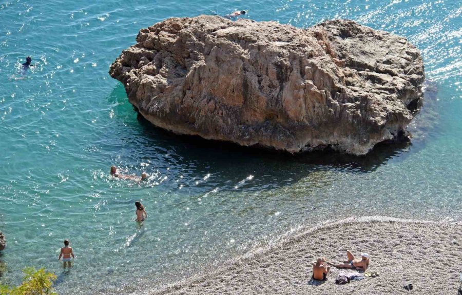 Antalya’dan Ekim Sonunda Yaz Ayı Tadında ’kıskandıran’ Görüntüler