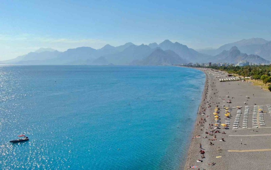 Antalya’dan Ekim Sonunda Yaz Ayı Tadında ’kıskandıran’ Görüntüler