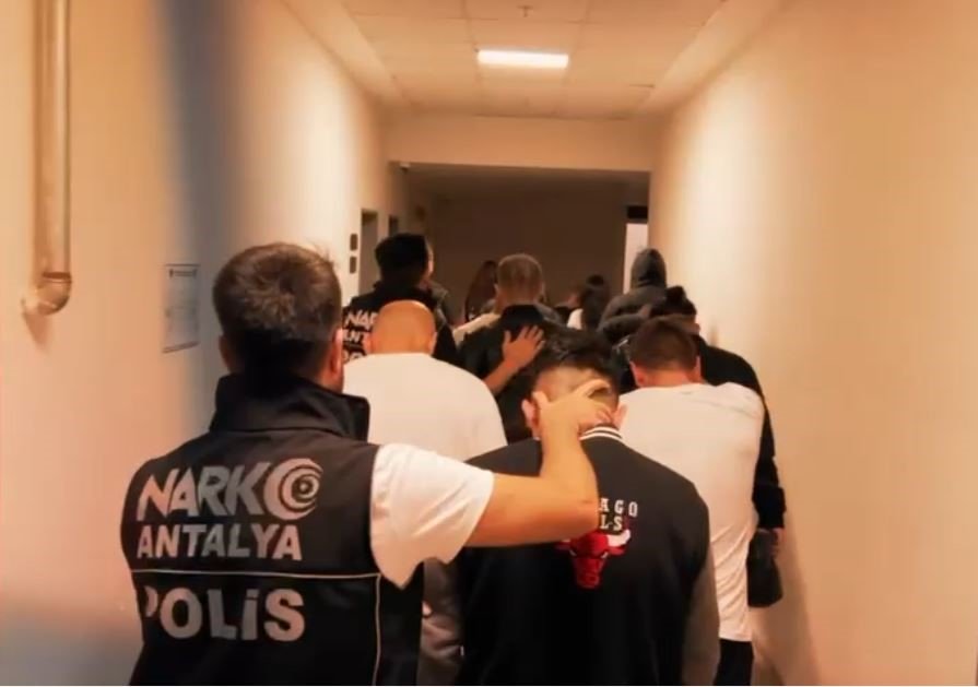 Torbacıların Rus Salatalı Uyuşturucu Servisi Polise Takıldı