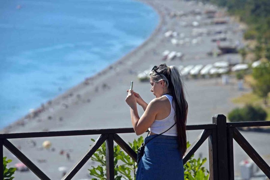 Antalya’dan Ekim Sonunda Yaz Ayı Tadında ’kıskandıran’ Görüntüler