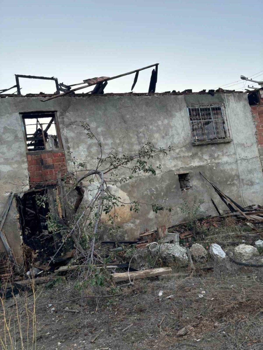 Burdur’da Yanarak Can Veren Adamın Cenazesini Kardeşi Teslim Aldı