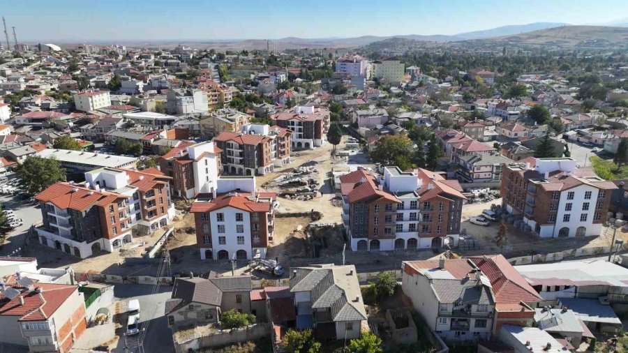 Başkan Altay Kadınhanı İlçe Merkezindeki Kentsel Dönüşüm Çalışmalarını İnceledi