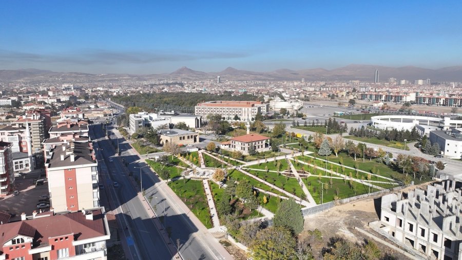 Karatay’ın Çehresini Değiştiren Projeler Sürüyor