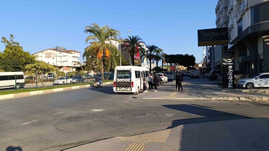 Muayenesi Geçen Servis Bağlandı, Öğrenciler Başka Servisle Yollarına Devam Etti