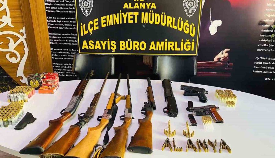 Antalya Ve 7 İlçesinde Eş Zamanlı Huzur Operasyonu: Çok Sayıda Ruhsatsız Silah Ele Geçirildi